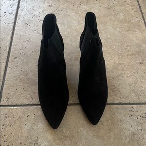 Ann Taylor Black Suede Kitten Heel Booties W 10